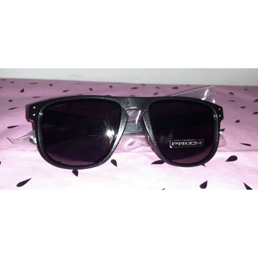 Oakley Prizm Holbrook sunglasses